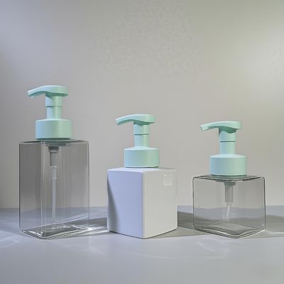 त्वचा देखभाल पैकेजिंग के लिए पीईटी सामग्री और प्रेस पंप के साथ स्क्वायर कॉस्मेटिक लोशन पंप बोतल