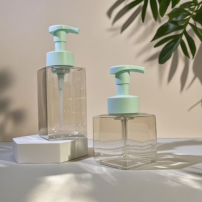 त्वचा देखभाल पैकेजिंग के लिए पीईटी सामग्री और प्रेस पंप के साथ स्क्वायर कॉस्मेटिक लोशन पंप बोतल