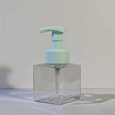 त्वचा देखभाल पैकेजिंग के लिए पीईटी सामग्री और प्रेस पंप के साथ स्क्वायर कॉस्मेटिक लोशन पंप बोतल