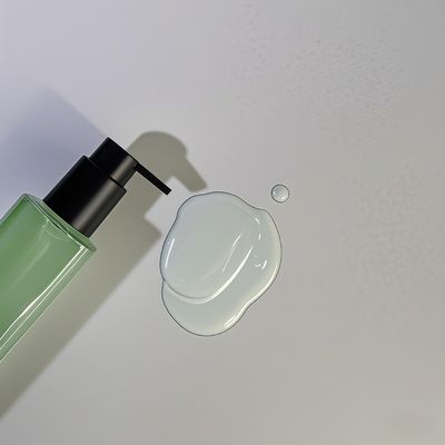 कस्टम रंगों में कॉस्मेटिक पर्सनल केयर पैकेजिंग के लिए प्रेस पंप सीलिंग के साथ PET प्लास्टिक स्क्वायर बोतल