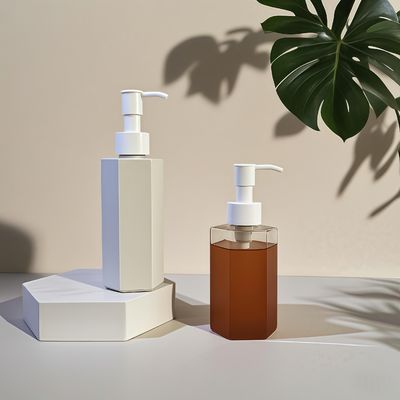 कॉस्मेटिक लोशन या शैम्पू के लिए प्रेस पंप सीलिंग के साथ हेक्सागोनल स्ट्रेट बॉडी पीईटी प्लास्टिक की बोतल 120ml 150ml 200ml क्षमता में