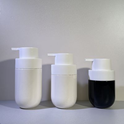 वसा गोल आकार पीईटी कॉस्मेटिक बोतल प्रेस पंप और सौंदर्य पैकेजिंग के लिए कस्टम रंग रेशम स्क्रीन प्रिंटिंग के साथ