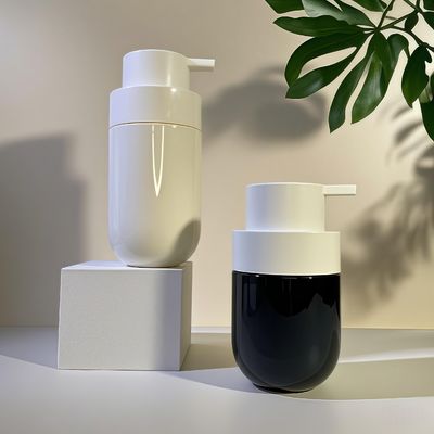 वसा गोल आकार पीईटी कॉस्मेटिक बोतल प्रेस पंप और सौंदर्य पैकेजिंग के लिए कस्टम रंग रेशम स्क्रीन प्रिंटिंग के साथ