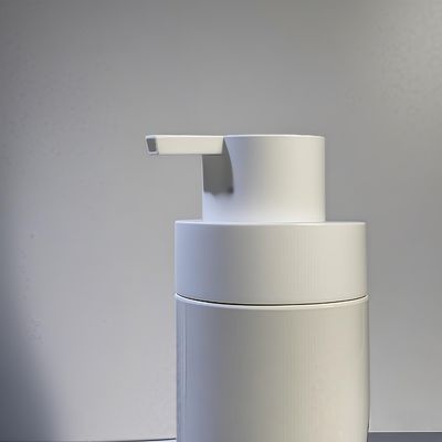 वसा गोल आकार पीईटी कॉस्मेटिक बोतल प्रेस पंप और सौंदर्य पैकेजिंग के लिए कस्टम रंग रेशम स्क्रीन प्रिंटिंग के साथ