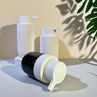 वसा गोल आकार पीईटी कॉस्मेटिक बोतल प्रेस पंप और सौंदर्य पैकेजिंग के लिए कस्टम रंग रेशम स्क्रीन प्रिंटिंग के साथ