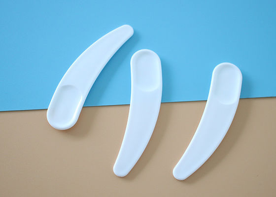 क्रीम जार के लिए अनुकूलित सफेद 53 मिमी प्लास्टिक कॉस्मेटिक स्पैटुला